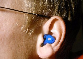 Do ear plugs improve the quality of sleep?
