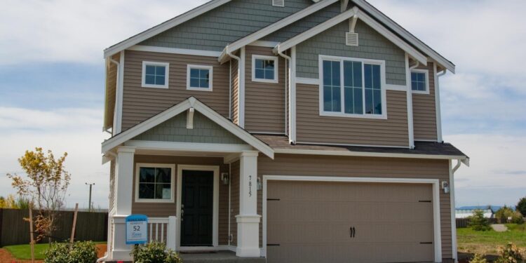What Is Insulated Vinyl Siding, Should I Invest In It?