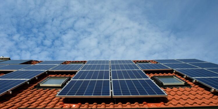 What to Look For When Choosing a Kansas Solar Panel Company: A Guide