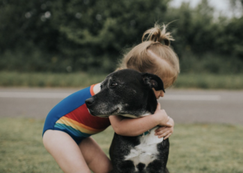 Playing With Pets: How Does it Affect Kids & Keeps Them Active