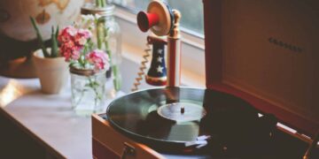 How To Buy An All In One Turntable?