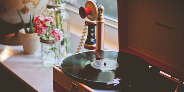 How To Buy An All In One Turntable?