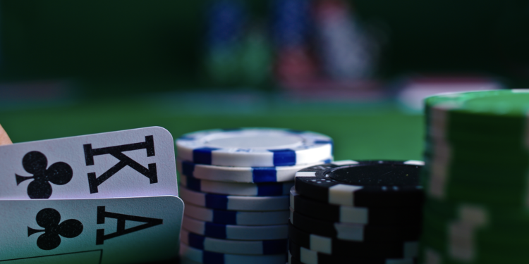 Five Things You Should Know Before Playing Online Poker