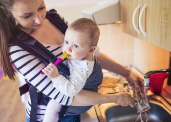 HOW TO CHOOSE A BABY CARRIER