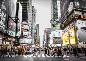 Why custom banners are still relevant in the age of digital marketing